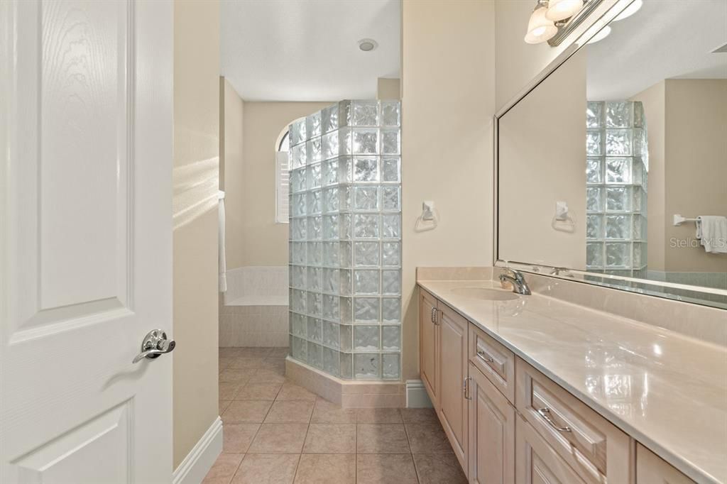 待售: $1,649,999 (5 贝兹, 3 浴室, 3188 平方英尺)