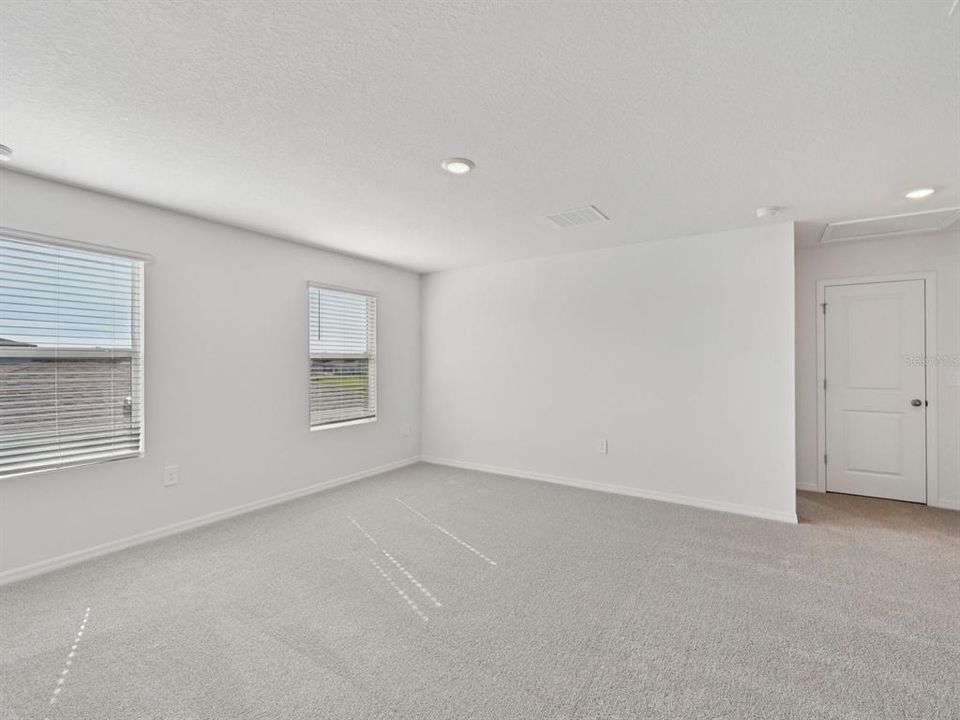 Под контрактом: $346,170 (4 спален, 2 ванн, 2168 Квадратных фут)