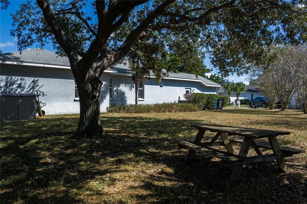 合同活跃: $425,000 (4 贝兹, 2 浴室, 1868 平方英尺)