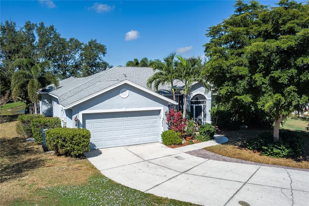 合同活跃: $425,000 (4 贝兹, 2 浴室, 1868 平方英尺)