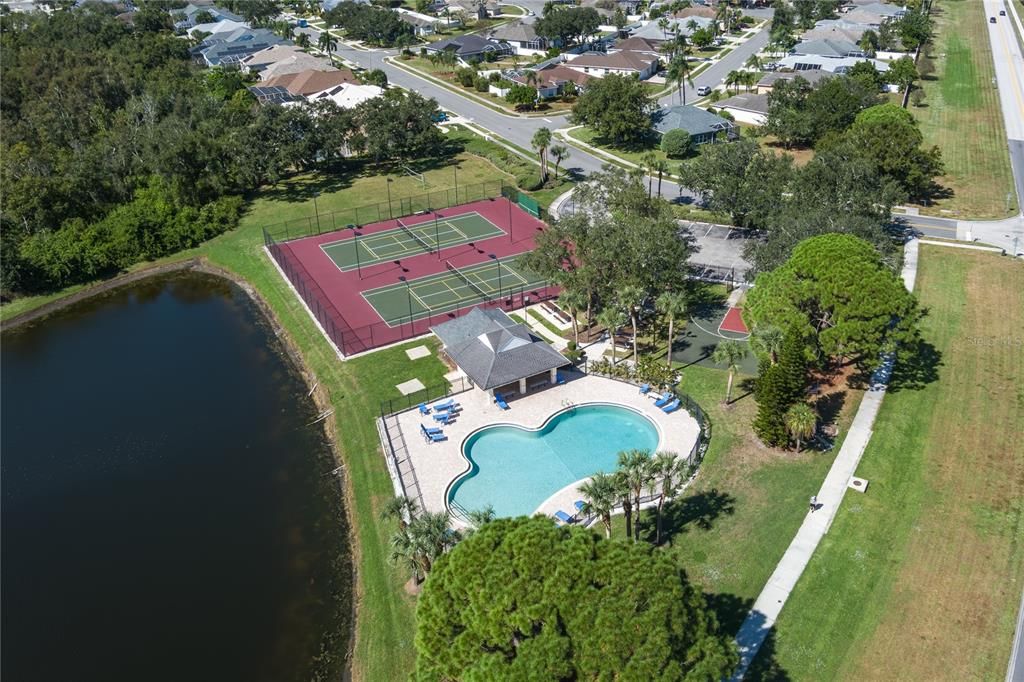 合同活跃: $425,000 (4 贝兹, 2 浴室, 1868 平方英尺)