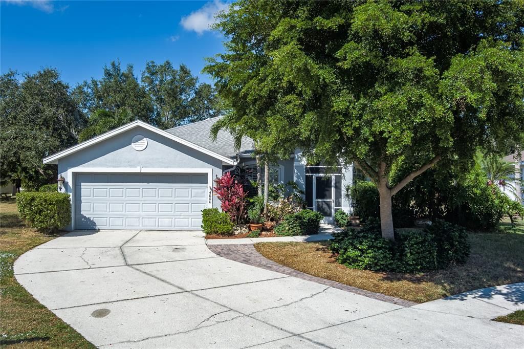 合同活跃: $425,000 (4 贝兹, 2 浴室, 1868 平方英尺)