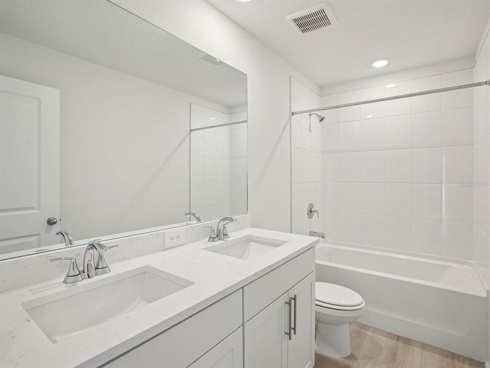 На продажу: $380,100 (4 спален, 2 ванн, 2503 Квадратных фут)