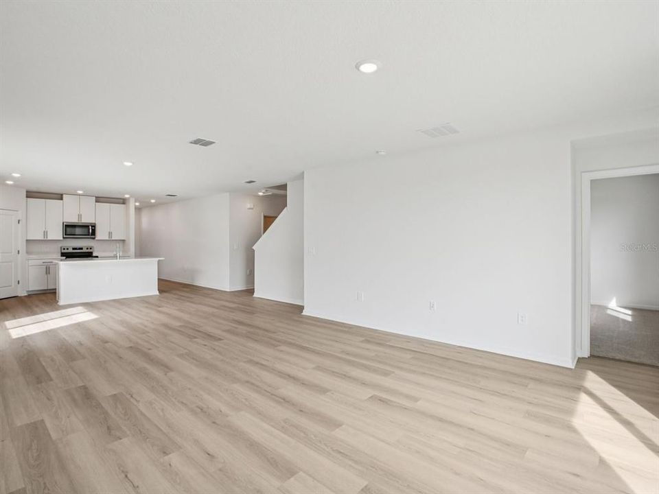 На продажу: $380,100 (4 спален, 2 ванн, 2503 Квадратных фут)