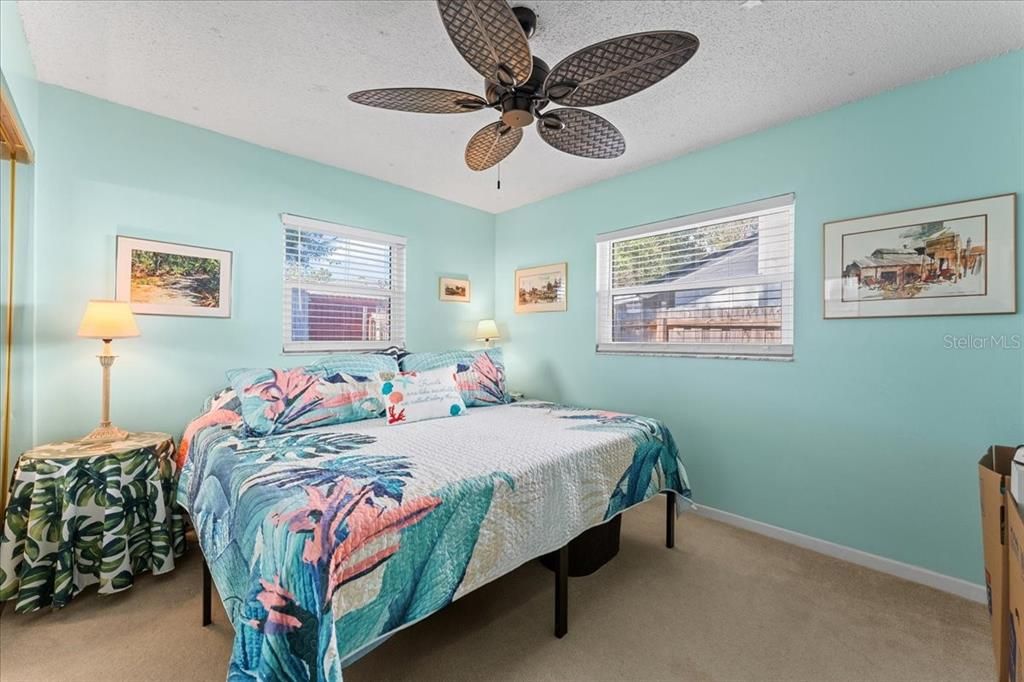 Под контрактом: $345,000 (3 спален, 2 ванн, 1347 Квадратных фут)