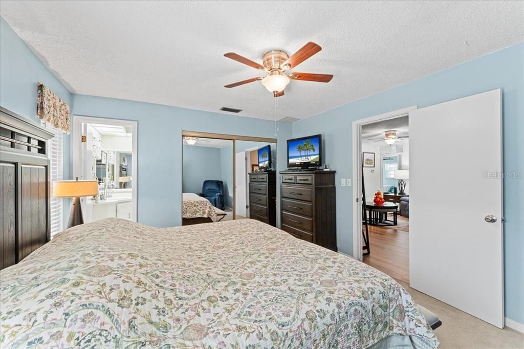 Под контрактом: $345,000 (3 спален, 2 ванн, 1347 Квадратных фут)