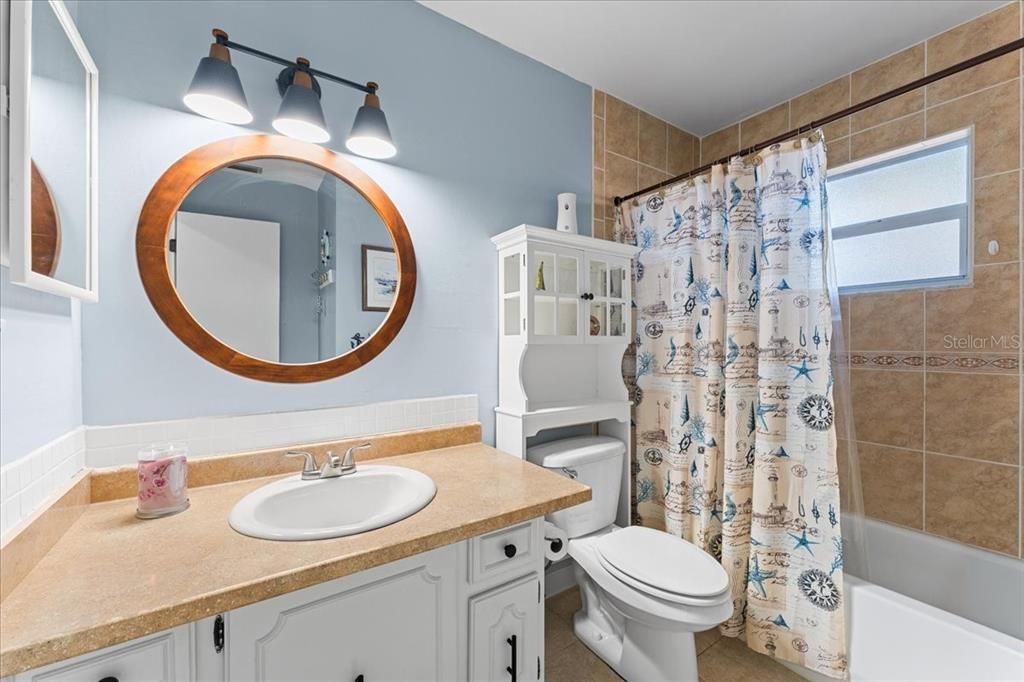 Под контрактом: $345,000 (3 спален, 2 ванн, 1347 Квадратных фут)