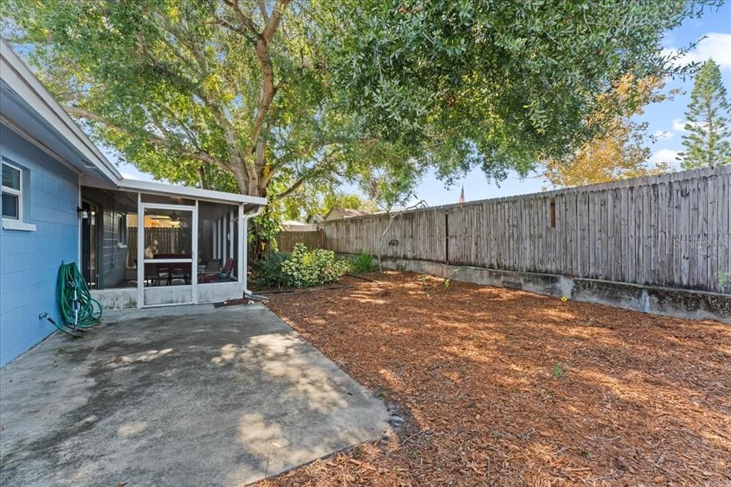 Под контрактом: $345,000 (3 спален, 2 ванн, 1347 Квадратных фут)