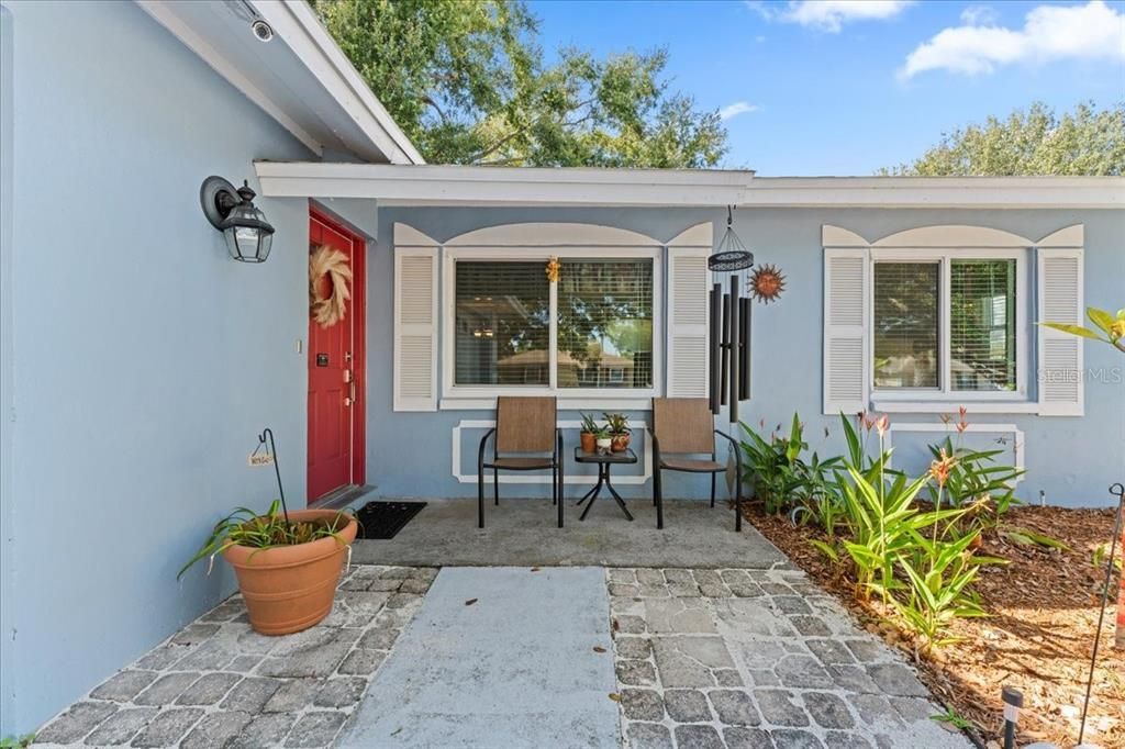 Под контрактом: $345,000 (3 спален, 2 ванн, 1347 Квадратных фут)