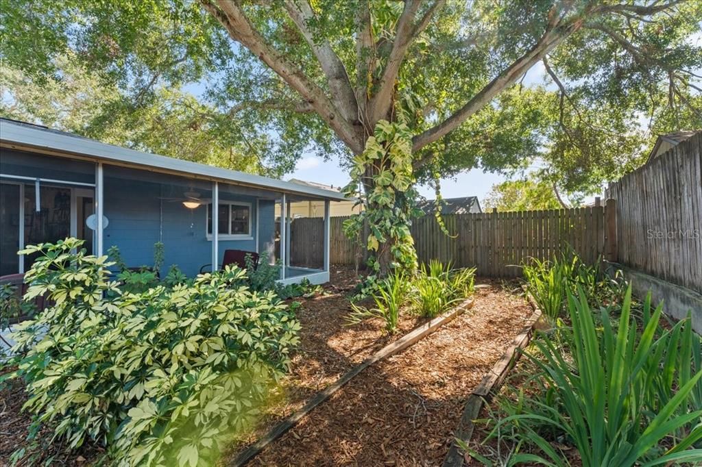 Под контрактом: $345,000 (3 спален, 2 ванн, 1347 Квадратных фут)