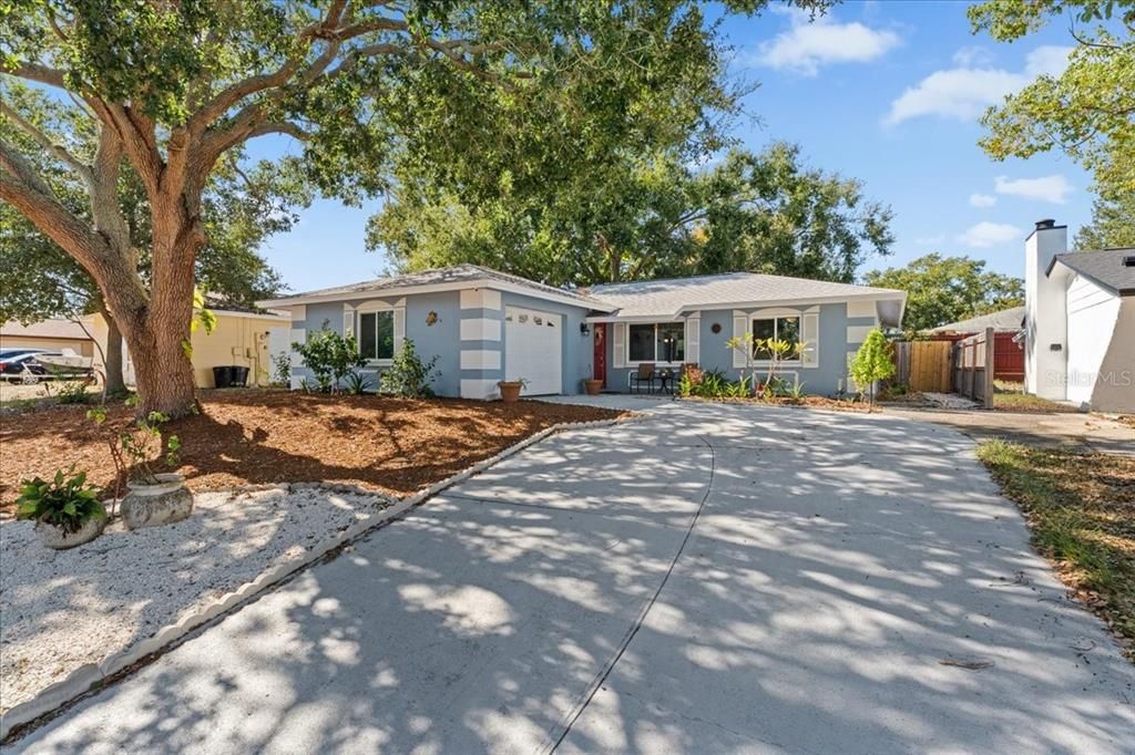 Под контрактом: $345,000 (3 спален, 2 ванн, 1347 Квадратных фут)