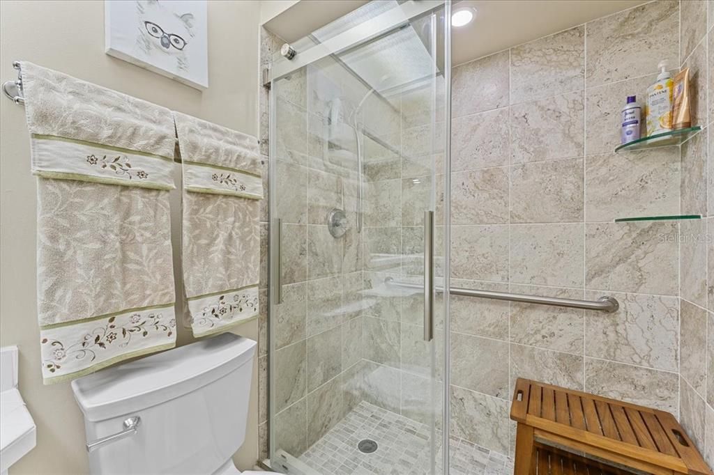 Под контрактом: $345,000 (3 спален, 2 ванн, 1347 Квадратных фут)