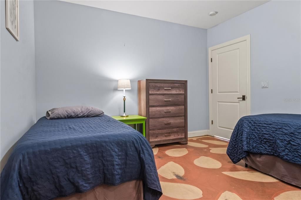 待售: $875,000 (13 贝兹, 0 浴室, 4170 平方英尺)