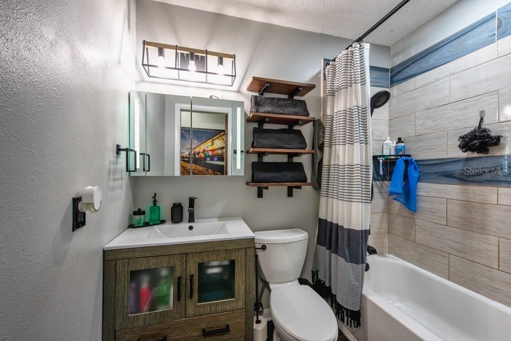 合同活跃: $305,000 (3 贝兹, 1 浴室, 960 平方英尺)