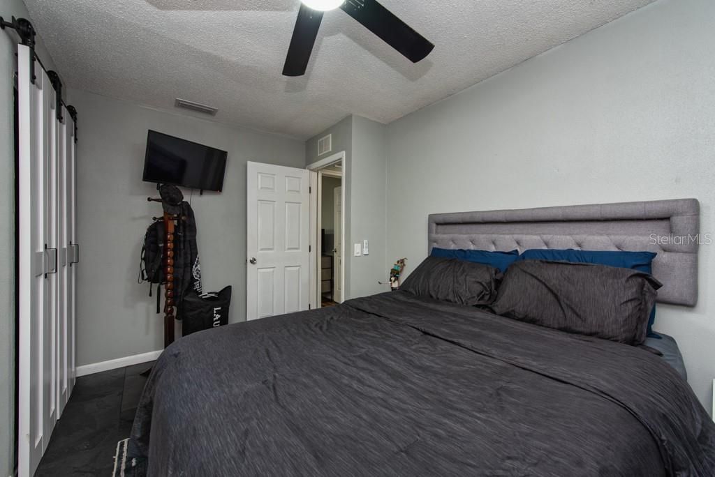 合同活跃: $305,000 (3 贝兹, 1 浴室, 960 平方英尺)