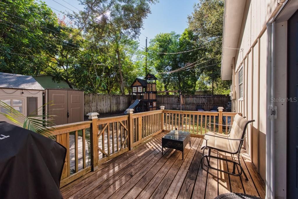 合同活跃: $305,000 (3 贝兹, 1 浴室, 960 平方英尺)