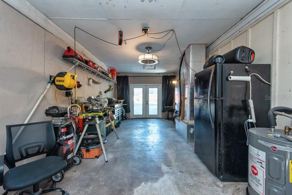 合同活跃: $305,000 (3 贝兹, 1 浴室, 960 平方英尺)