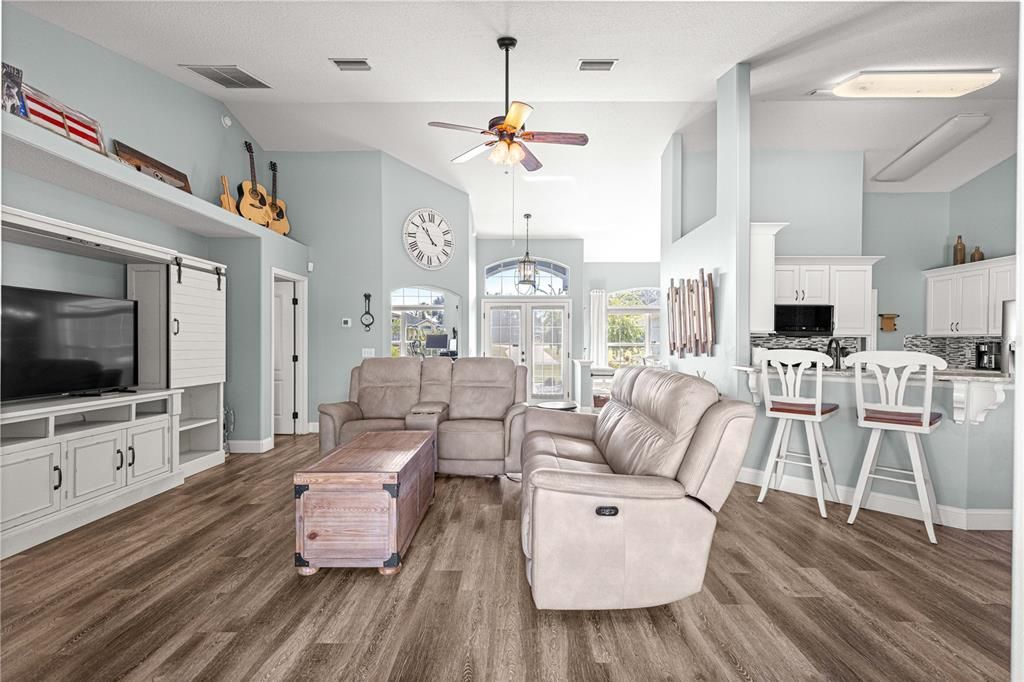 For Sale: $535,000 (3 beds, 2 baths, 2076 Square Feet)