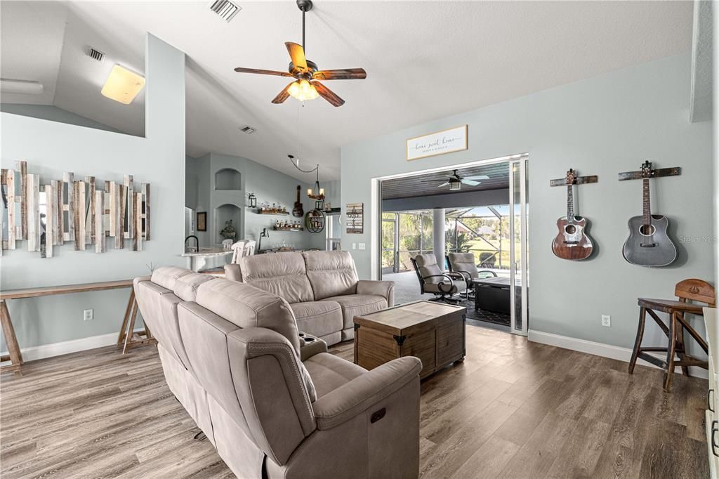 For Sale: $535,000 (3 beds, 2 baths, 2076 Square Feet)