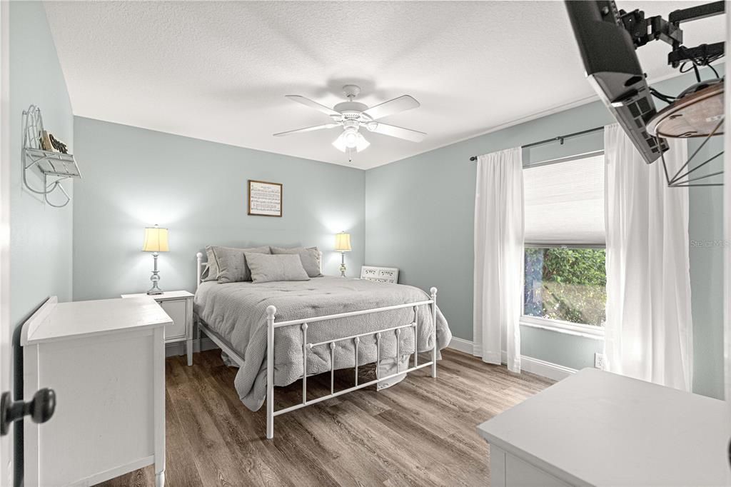 For Sale: $535,000 (3 beds, 2 baths, 2076 Square Feet)