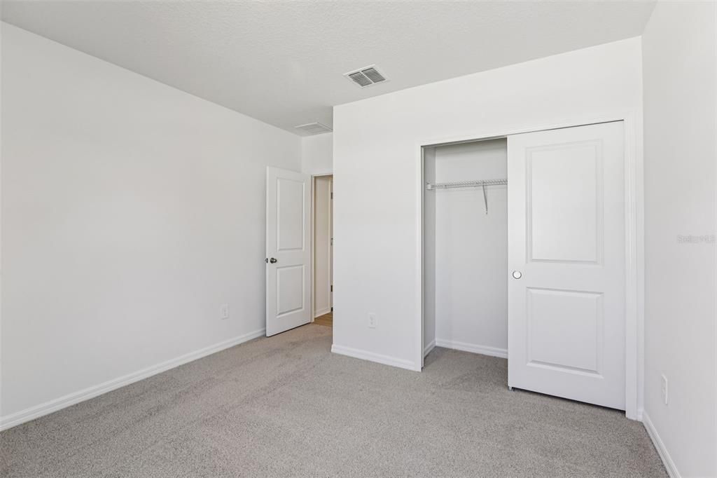 Activo con contrato: $369,620 (4 camas, 3 baños, 1988 Pies cuadrados)