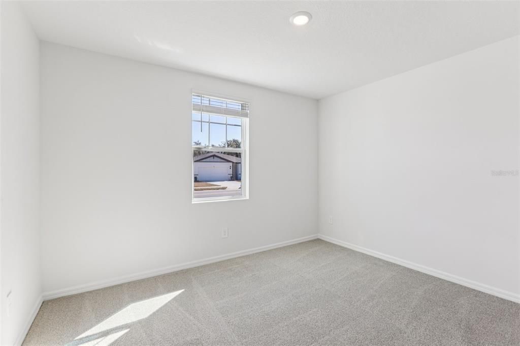 Activo con contrato: $369,620 (4 camas, 3 baños, 1988 Pies cuadrados)