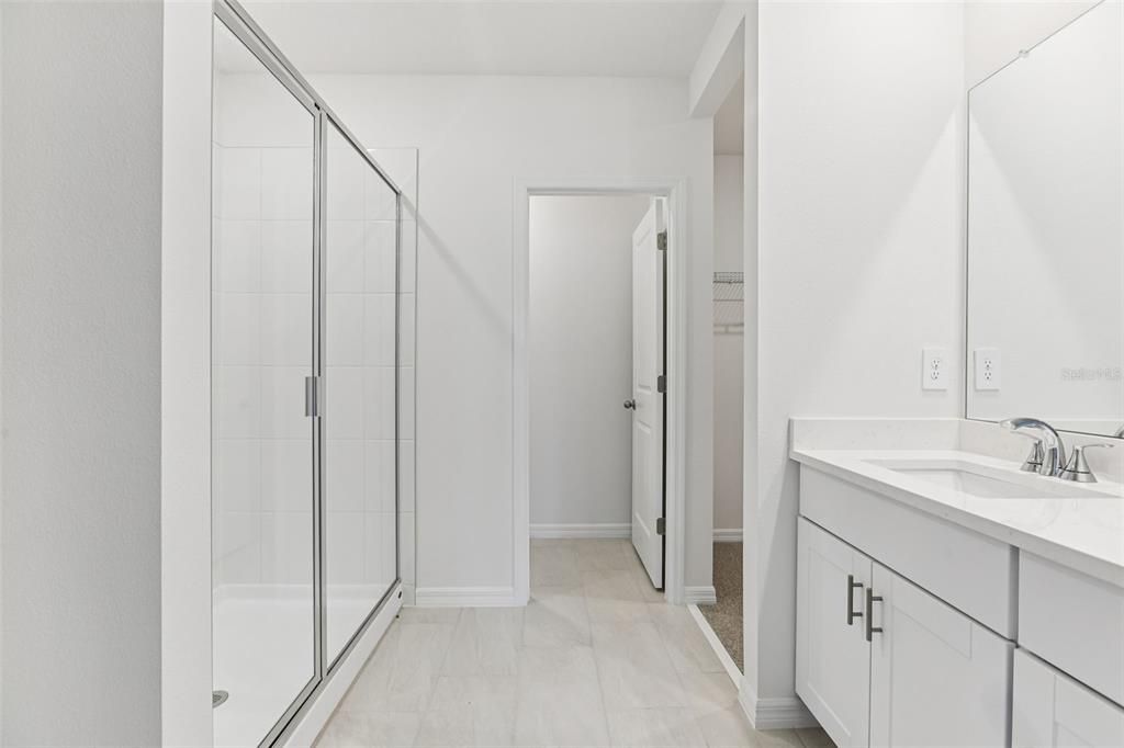 Activo con contrato: $369,620 (4 camas, 3 baños, 1988 Pies cuadrados)