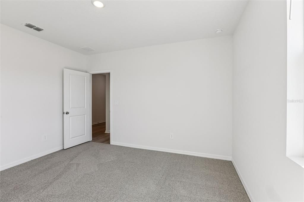 Activo con contrato: $369,620 (4 camas, 3 baños, 1988 Pies cuadrados)