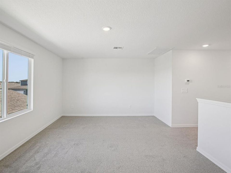 Activo con contrato: $389,000 (4 camas, 2 baños, 2503 Pies cuadrados)
