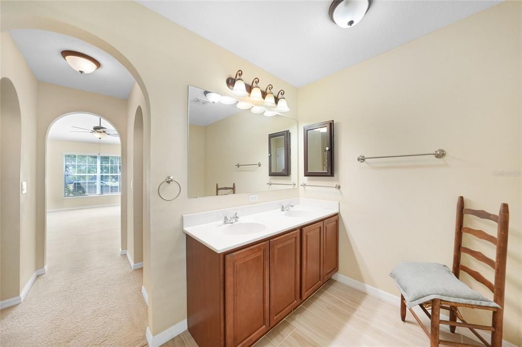 待售: $595,000 (4 贝兹, 2 浴室, 2256 平方英尺)