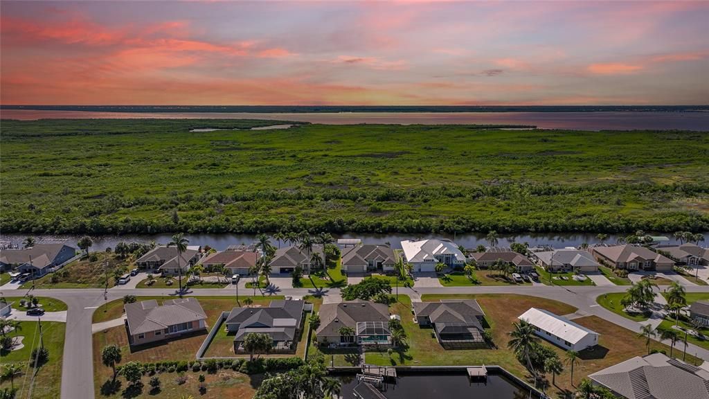 待售: $595,000 (4 贝兹, 2 浴室, 2256 平方英尺)