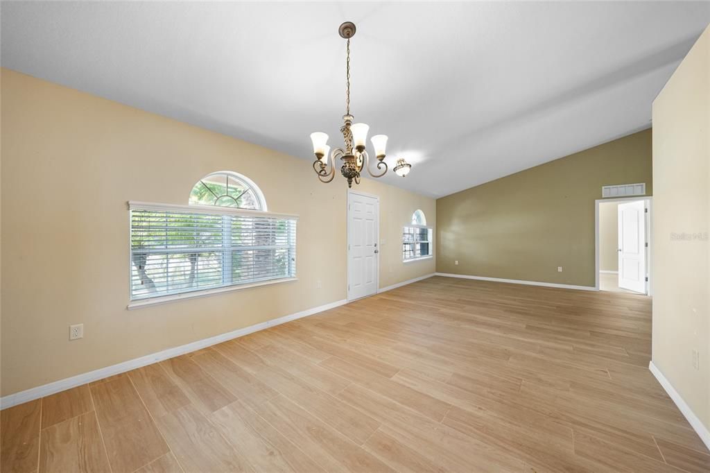 待售: $595,000 (4 贝兹, 2 浴室, 2256 平方英尺)