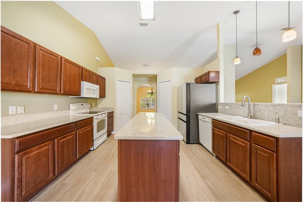 待售: $595,000 (4 贝兹, 2 浴室, 2256 平方英尺)