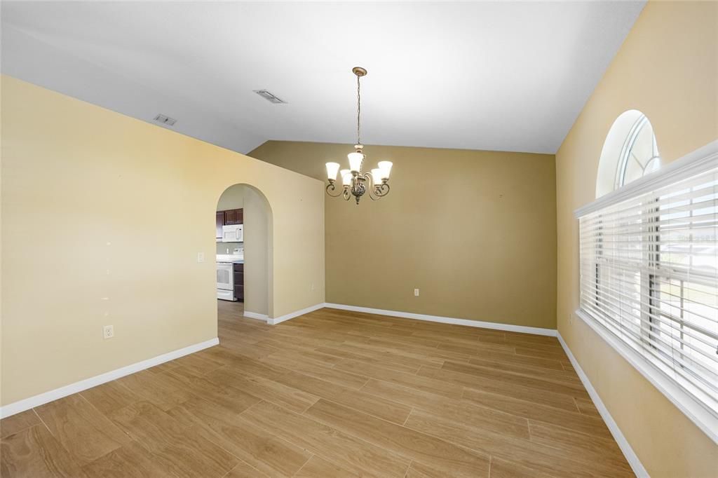 待售: $595,000 (4 贝兹, 2 浴室, 2256 平方英尺)