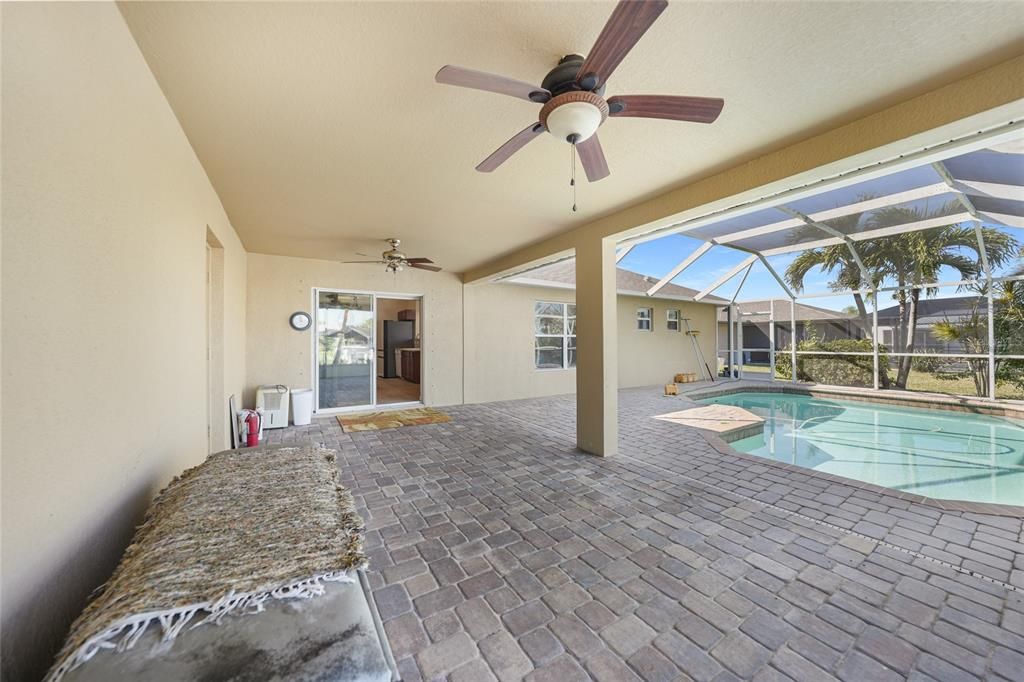 待售: $595,000 (4 贝兹, 2 浴室, 2256 平方英尺)