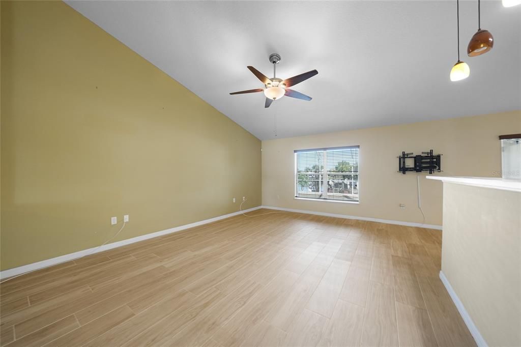 待售: $595,000 (4 贝兹, 2 浴室, 2256 平方英尺)