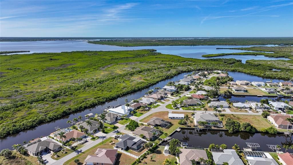 待售: $595,000 (4 贝兹, 2 浴室, 2256 平方英尺)