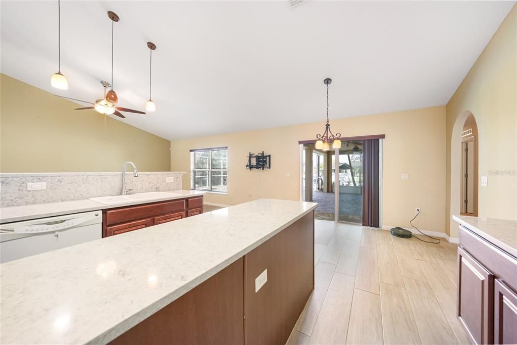 待售: $595,000 (4 贝兹, 2 浴室, 2256 平方英尺)