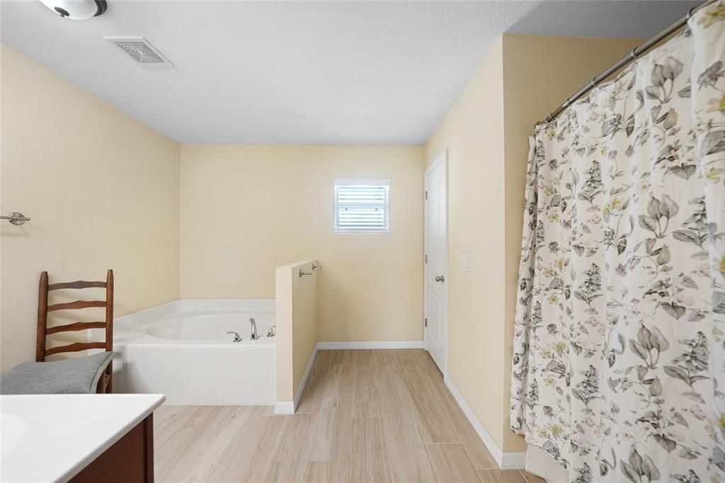 待售: $595,000 (4 贝兹, 2 浴室, 2256 平方英尺)