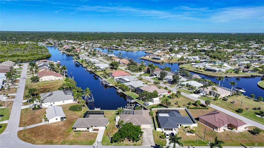 待售: $595,000 (4 贝兹, 2 浴室, 2256 平方英尺)