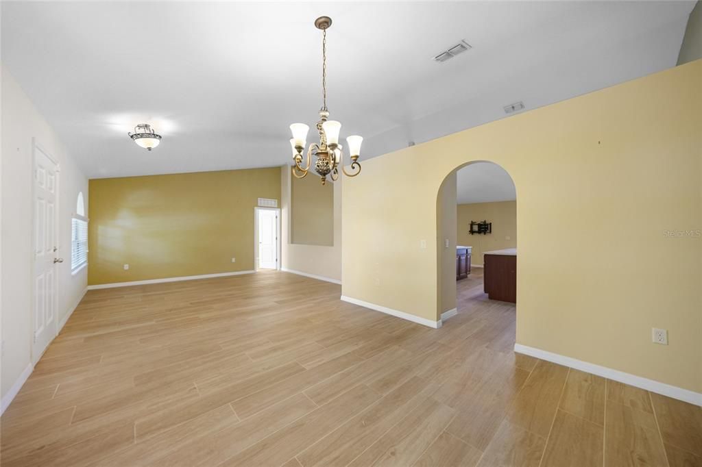 待售: $595,000 (4 贝兹, 2 浴室, 2256 平方英尺)