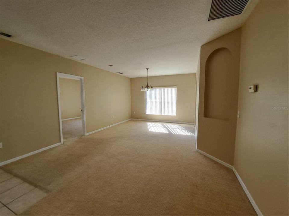 Active With Contract: $235,000 (3 beds, 2 baths, 1682 Square Feet)