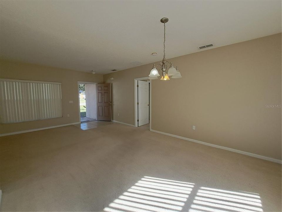 Active With Contract: $235,000 (3 beds, 2 baths, 1682 Square Feet)