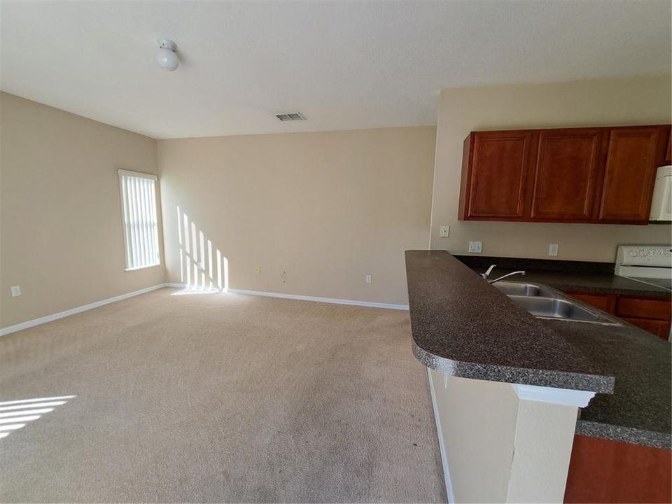 Active With Contract: $235,000 (3 beds, 2 baths, 1682 Square Feet)