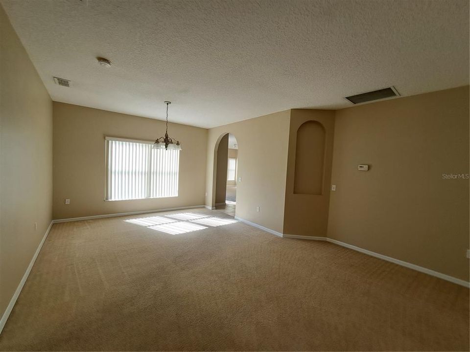 Active With Contract: $235,000 (3 beds, 2 baths, 1682 Square Feet)