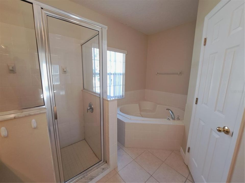 Active With Contract: $235,000 (3 beds, 2 baths, 1682 Square Feet)