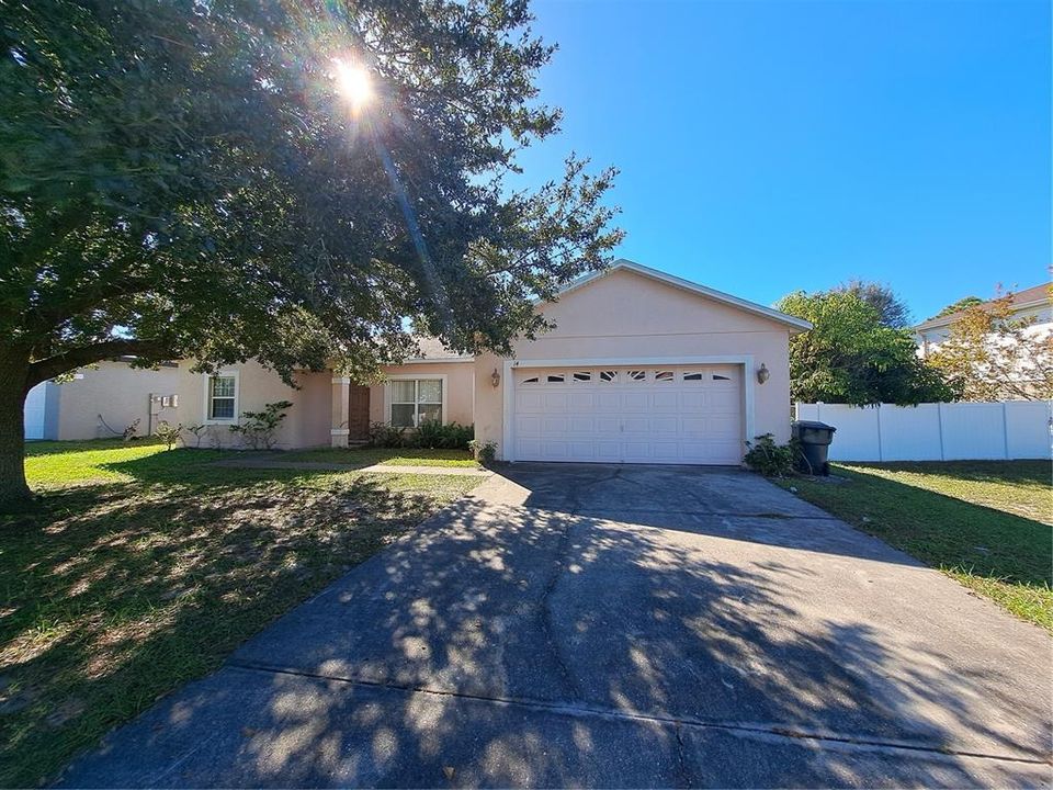 Active With Contract: $235,000 (3 beds, 2 baths, 1682 Square Feet)