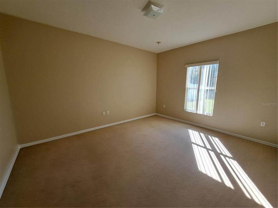 Active With Contract: $235,000 (3 beds, 2 baths, 1682 Square Feet)