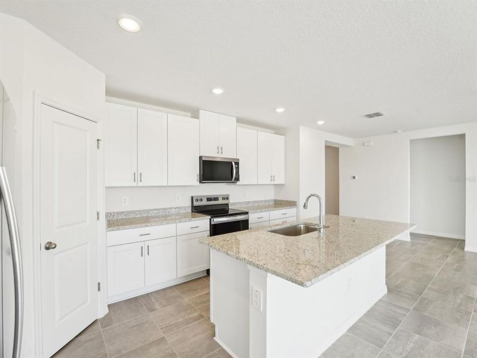 待售: $306,704 (4 贝兹, 2 浴室, 1840 平方英尺)