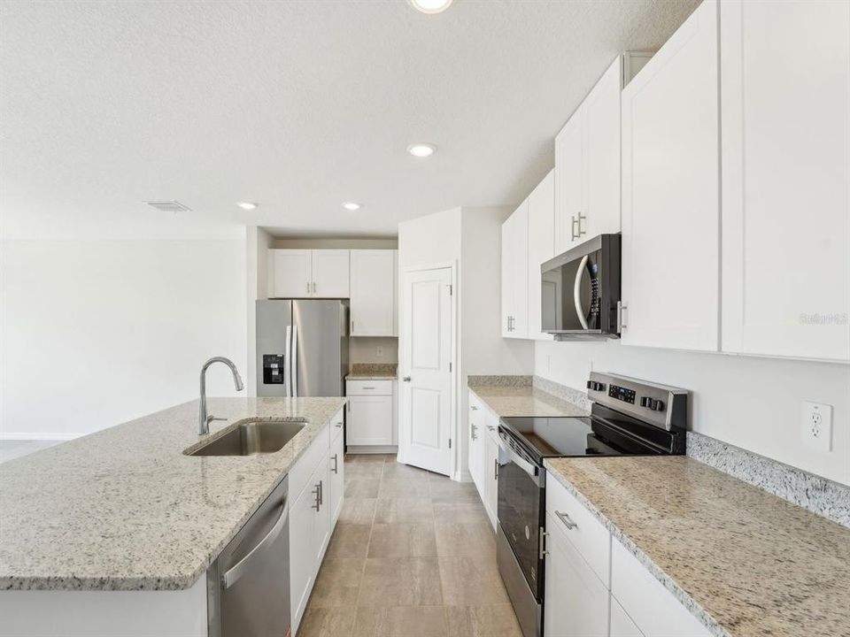 待售: $306,704 (4 贝兹, 2 浴室, 1840 平方英尺)